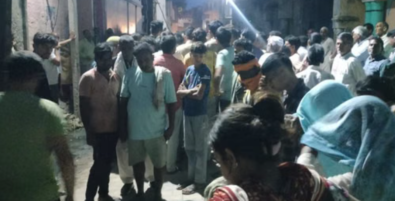 मऊ: महिला के घर सो रहे युवक की चाकू मारकर हत्या, प्रेम संबंध की आशंका; दो लोग हिरासत में