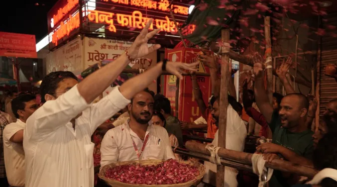 सावन के अंतिम सोमवार पर काशी विश्वनाथ धाम में उमड़ा आस्था का सैलाब